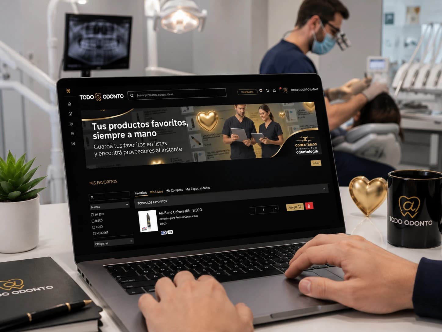 Sección Mis favoritos de Todo-Odonto en una laptop, con los productos que el odontólogo guardó